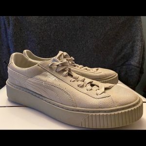 Women’s PUMA fashion sneakers